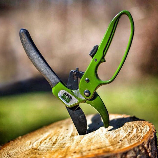 EZ KUT Pruner and Sheath